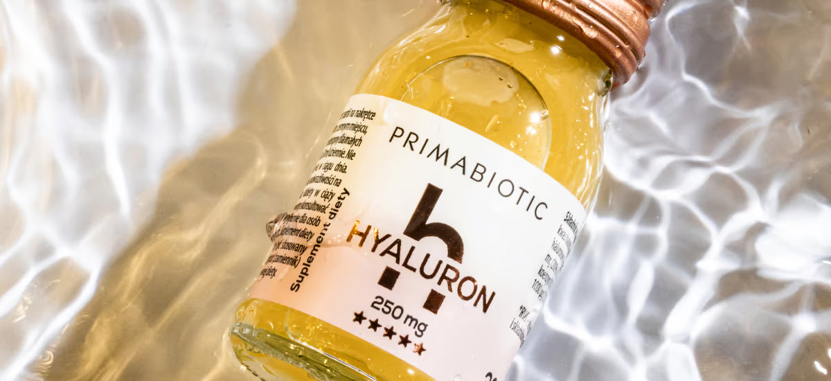 Primabiotic Hyaluron 250 mg hyaluronic acid drink in glass bottle, submerged in water, promoting skin hydration and regeneration
